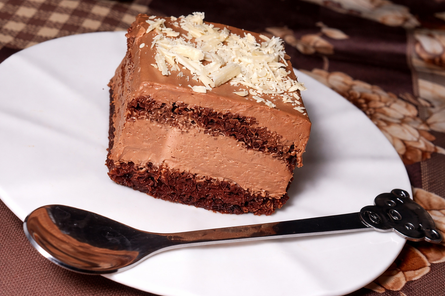 Desert prajitura cu crema ganache