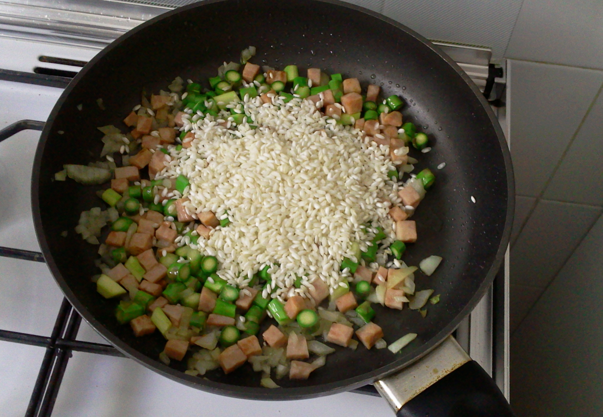 Risotto cu sparanghel verde si prosciutto cotto