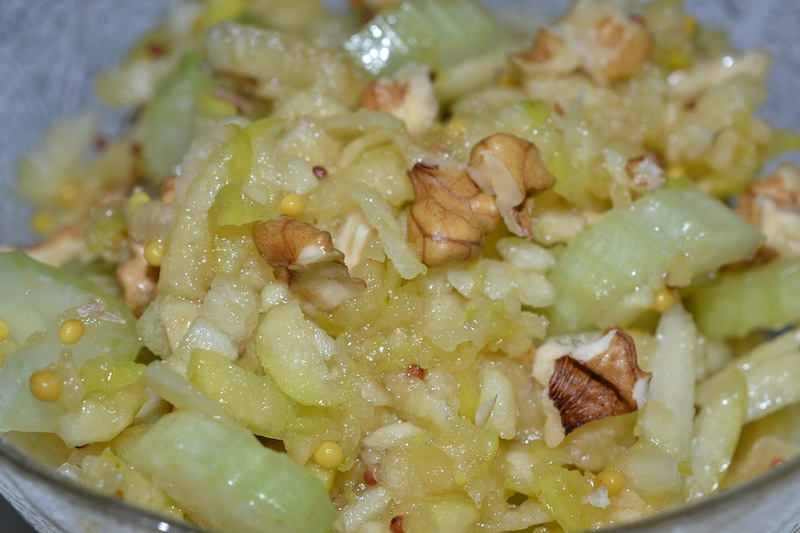 Salata cu mar, telina si nuci