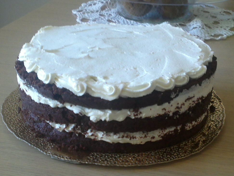 Tort fenomenal de moale cu ciocolata si crema cu fructe