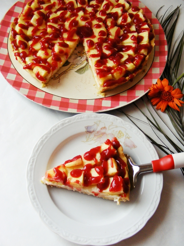 Tarta cu ananas si jeleu de zmeura