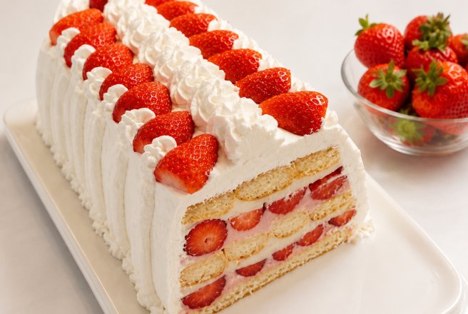 Tort de vara cu piscoturi si capsuni