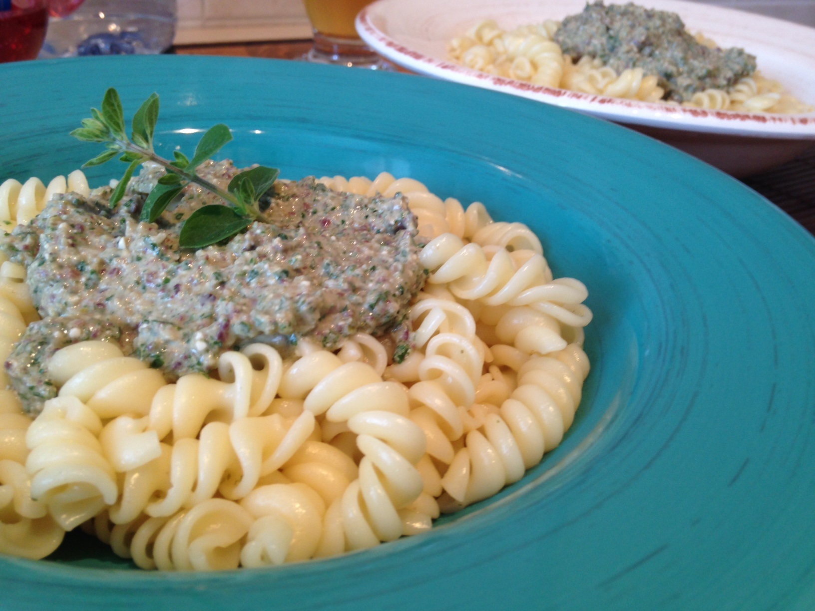 Farfalle cu pesto din feta si oregano proaspat