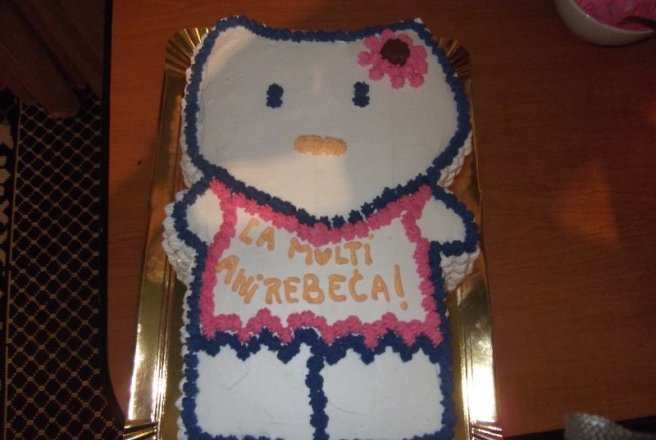 Hello Kitty - tort cu crema de vanilie si frisca