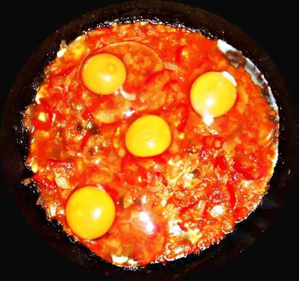 Shakshuka - oua in sos de rosii