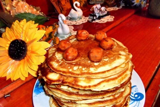 Pancakes cu dulceata de nuci verzi