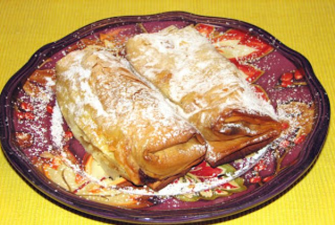 Strudel cu branza si stafide