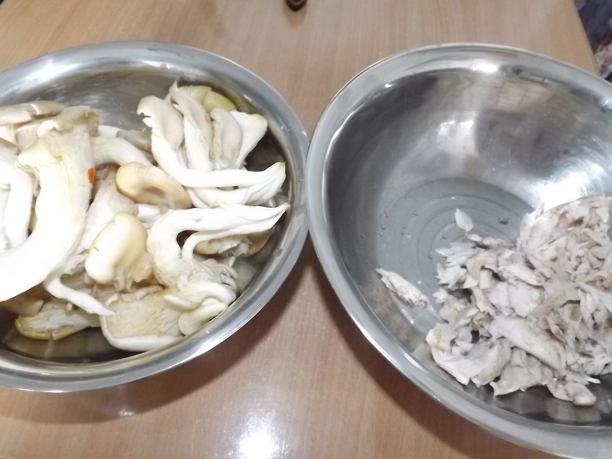 Chiftelute cu carne de pui, ciuperci pleurotus si leurda