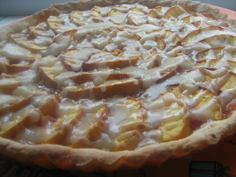 Tarta cu nectarine si dulceata de gutui