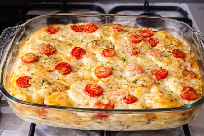 Piept de pui cu cartofi si sos bechamel