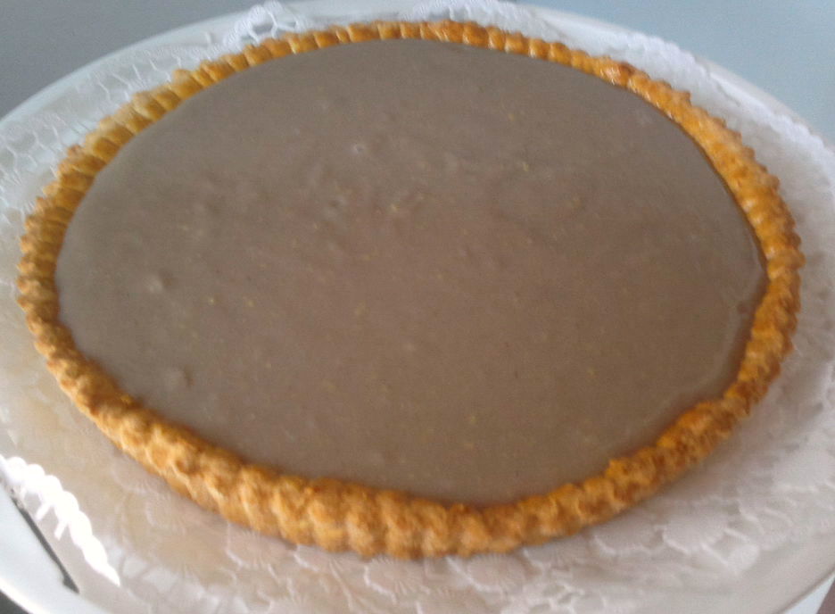 Tarta cu crema de castane si flori cu gem de zmeura