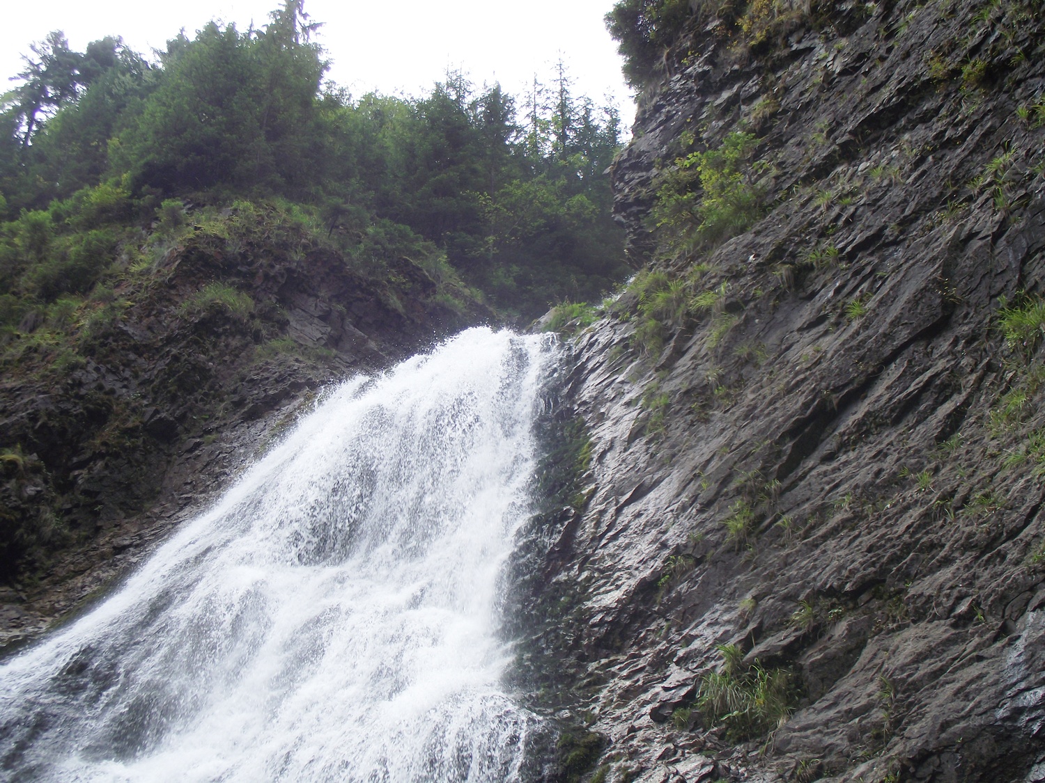 Bucătăraş hai-hui –Cascada Vălul Miresei Răchiţele