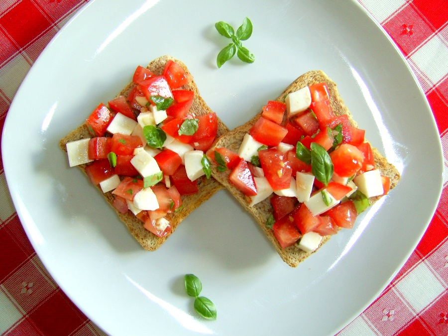 Bruschetta caprese