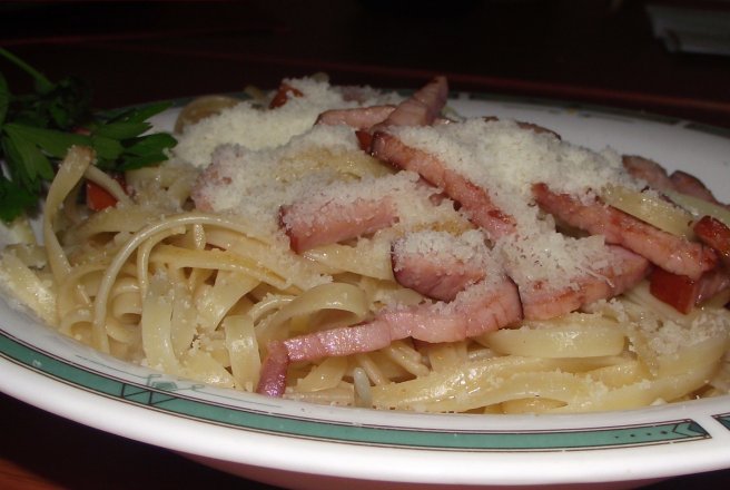 Linguine cu sunca,usturoi si parmezan