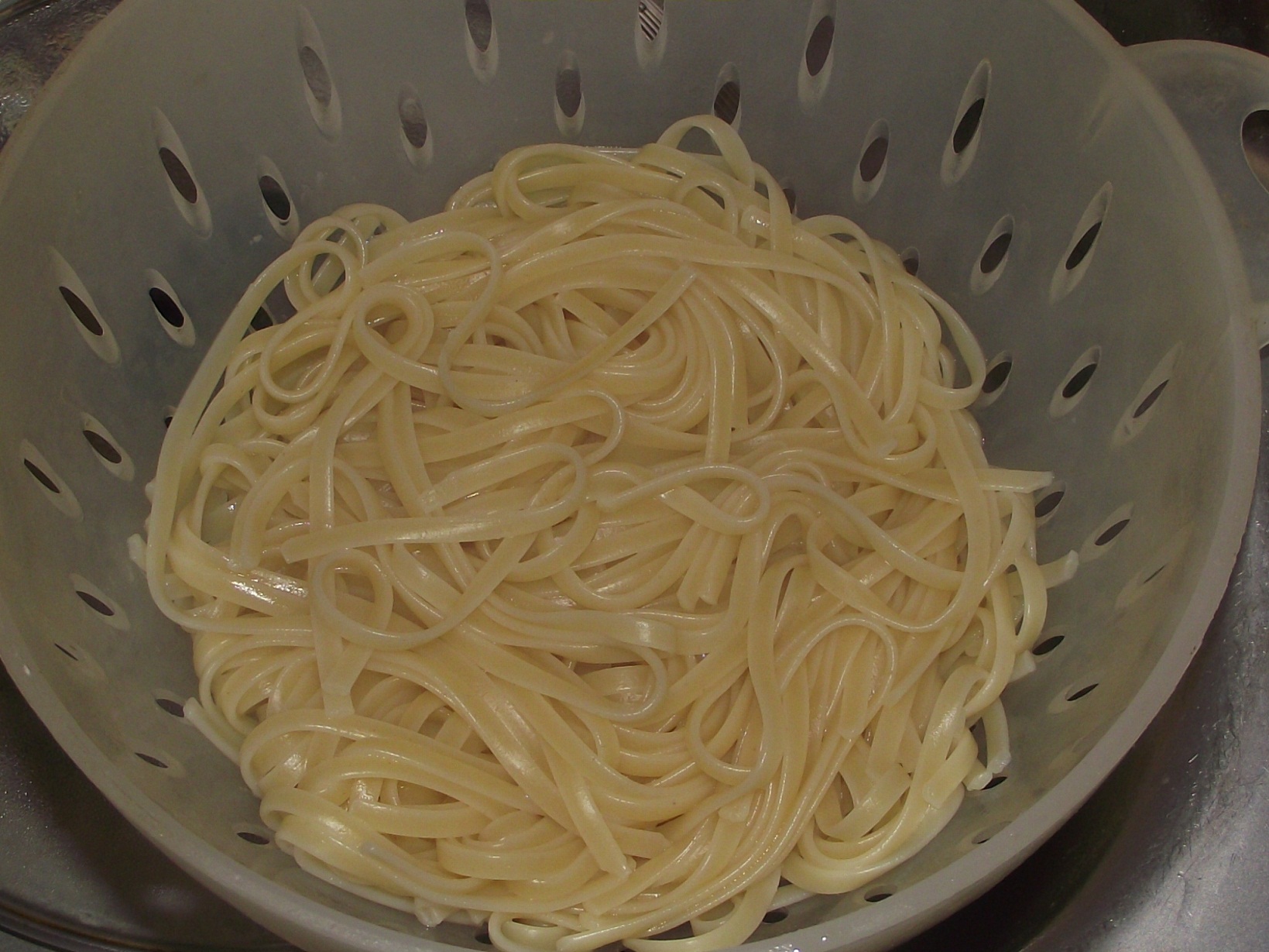 Linguine cu sunca,usturoi si parmezan