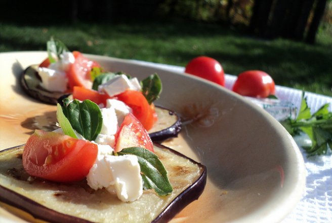 Aperitiv cu vinete si crema de branza