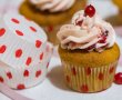 Mini-cupcake cu crema de unt cu bezea elvetiana si merisoare-1