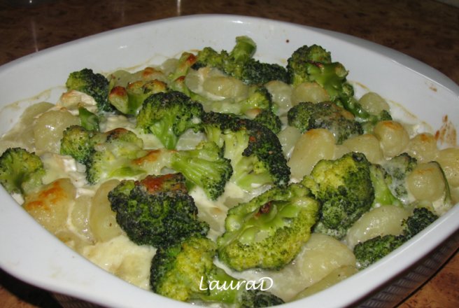 Gnocchi cu broccoli si branza albastra