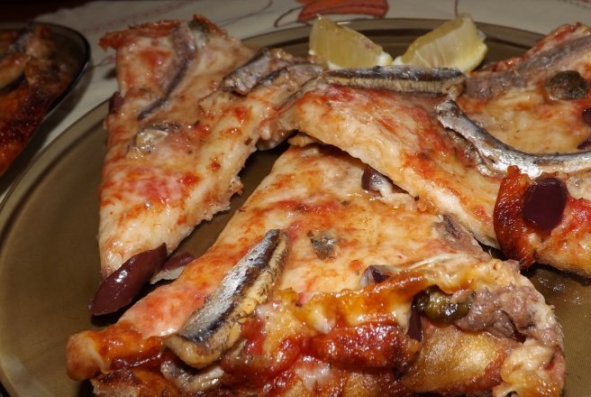 Pizza cu sardele si sardine