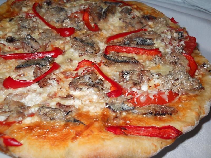 Pizza cu sardine