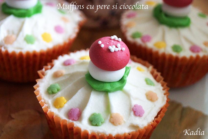 Muffins cu pere si ciocolata