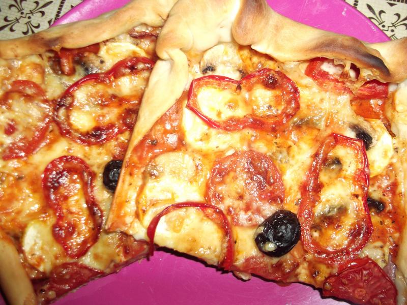 Pizza cu pastrama de vita,ciuperci si dovlecel