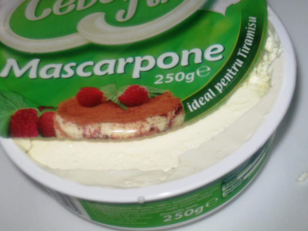 Prajitura de Iaurt cu Mascarpone (...300! ..)