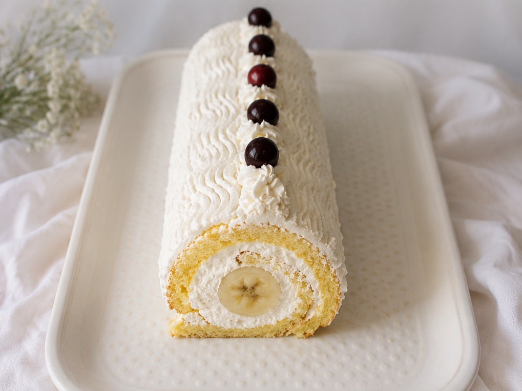 Rulada cu crema de branza si banane