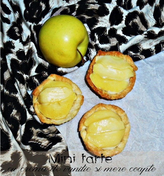 Mini tarte cu crema de vanilie si mere coapte