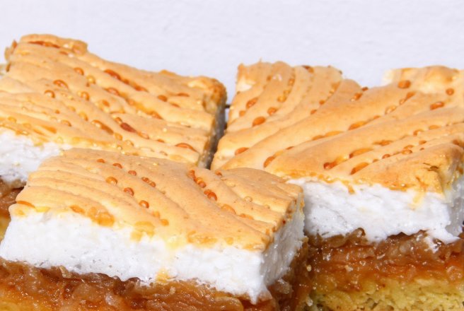 Desert prajitura cu mere si bezea