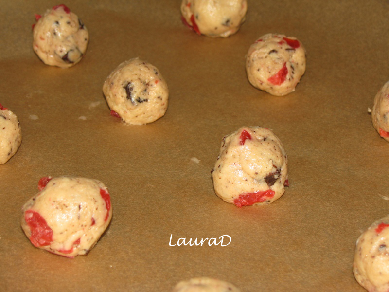 Cookies cu ciocolata si cirese confiate
