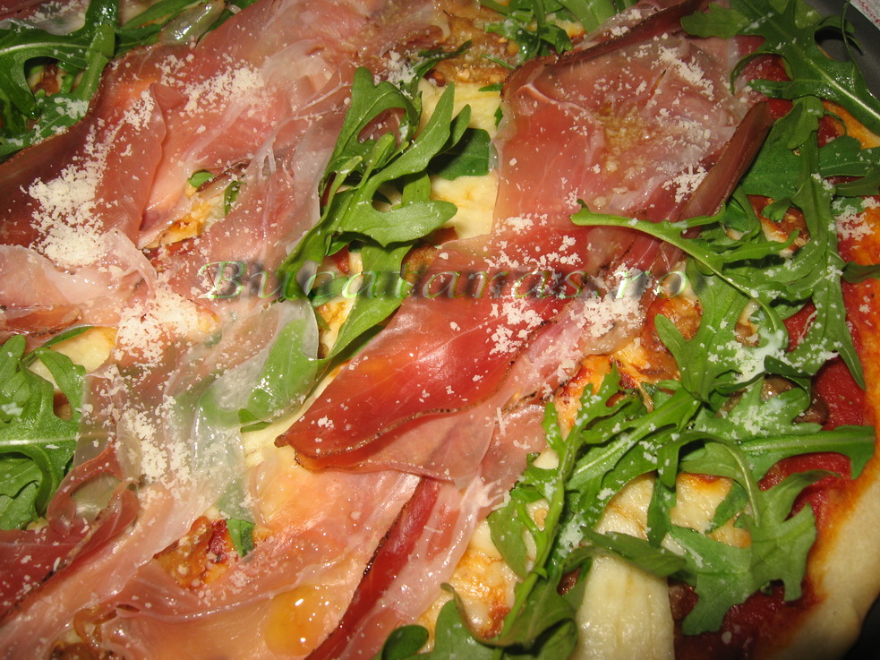 Pizza cu rucola si prosciutto crudo