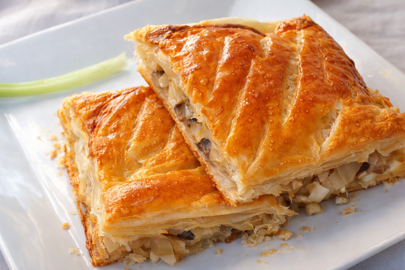 Placinta de foietaj cu ciuperci si branza