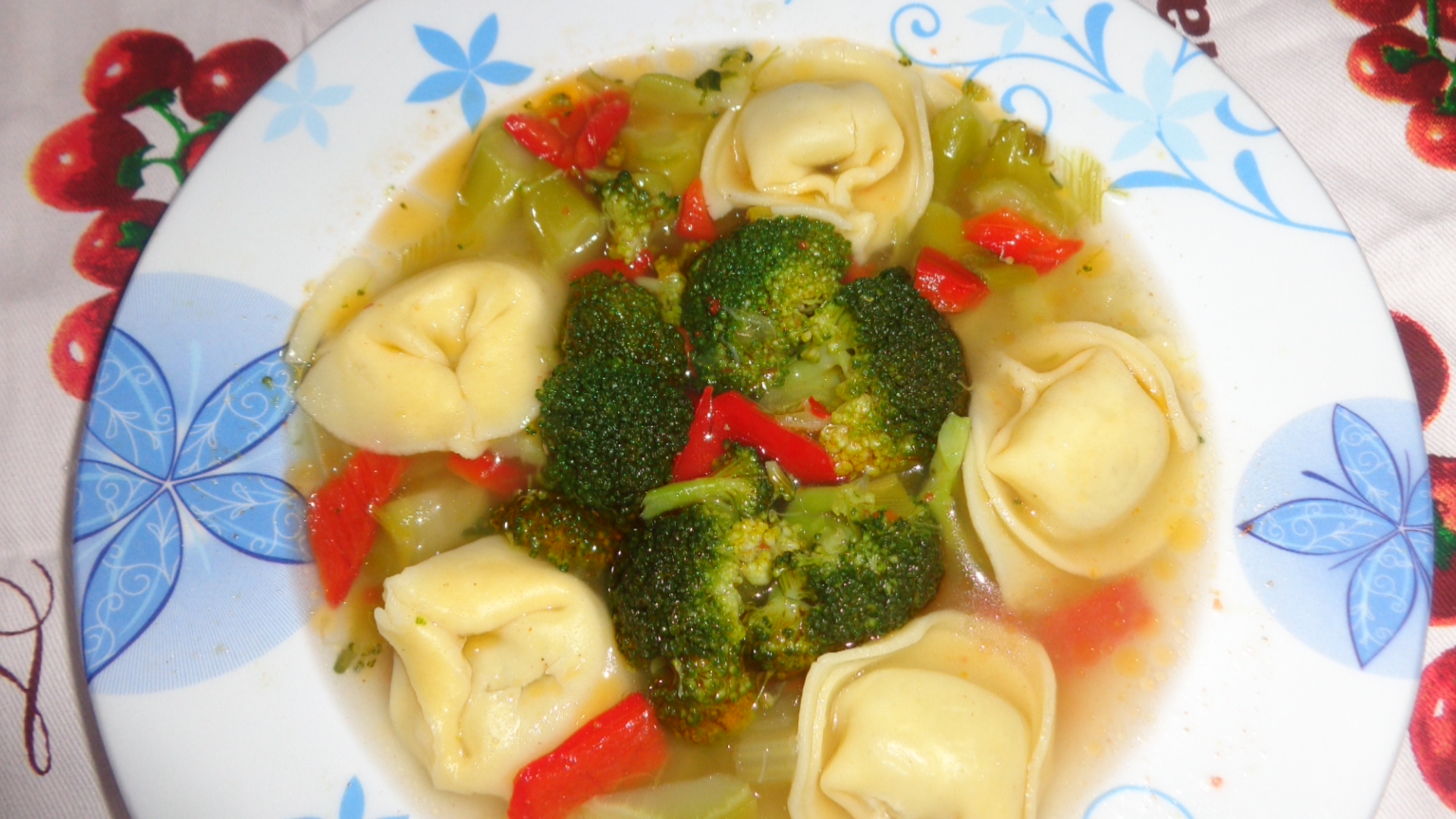 Supa de broccoli cu tortellini