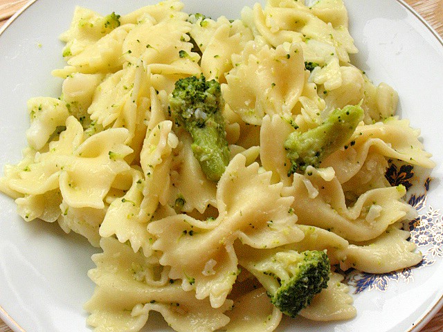 Farfalle cu broccoli si conopida