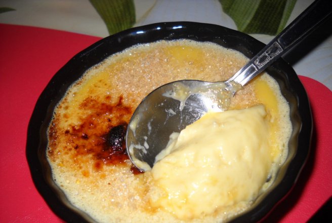 Creme brulee cu ghimbir confiat