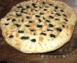 Focaccia cu masline si usturoi-1