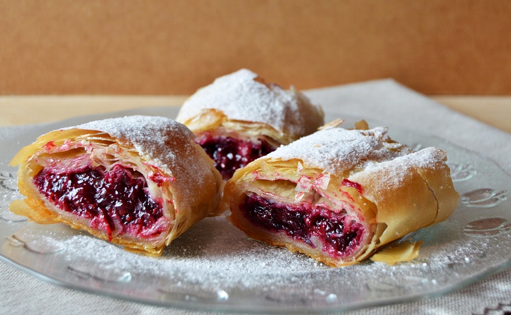 Strudel cu fructe de padure