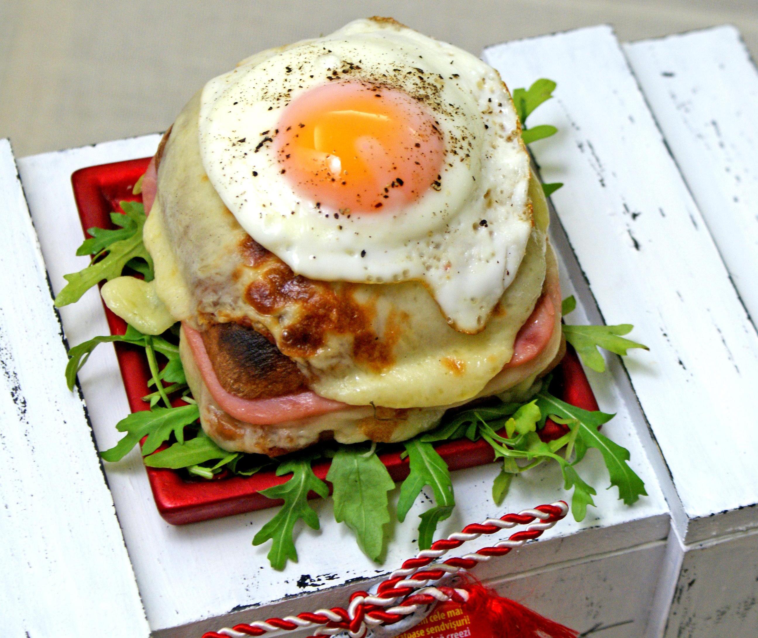 Croque madame (sendvis la cuptor)