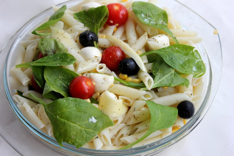 Salata de paste cu legume si mozzarella