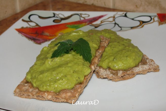 Pate de mazare si ceapa verde