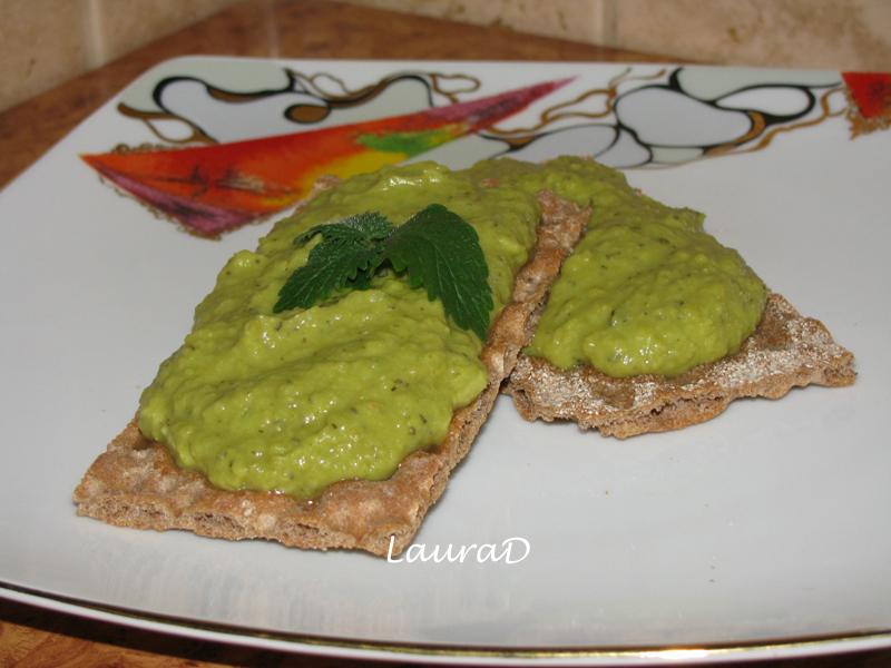 Pate de mazare si ceapa verde