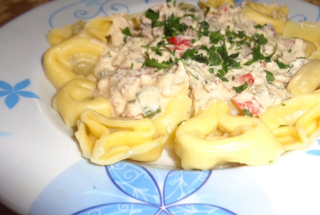 Tortellini cu sos de branza de vaca