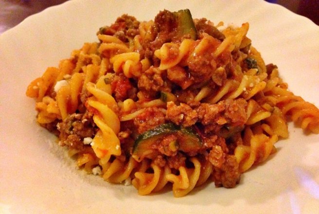 Fusilli cu carne tocata si zucchini