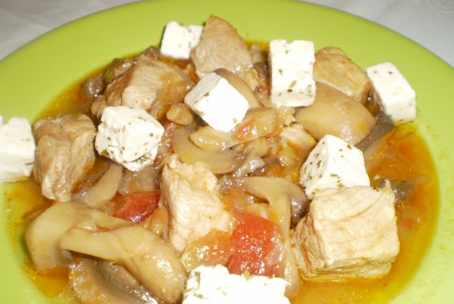 Gulas de porc cu branza si ciuperci