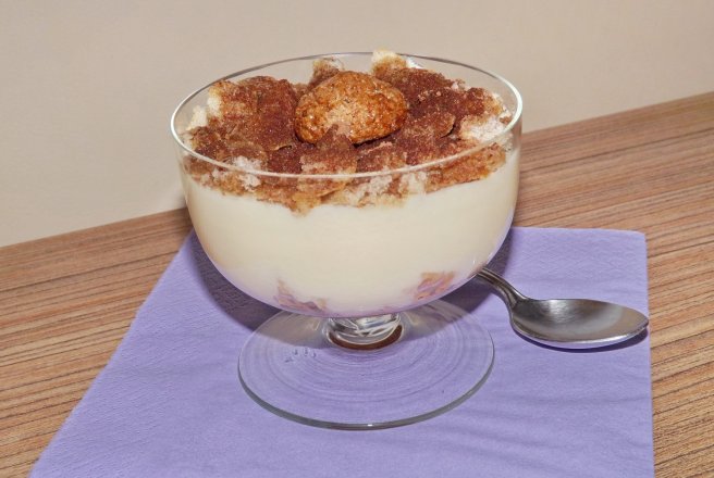 Tiramisu reteta cu biscuiti Amaretti la pahar