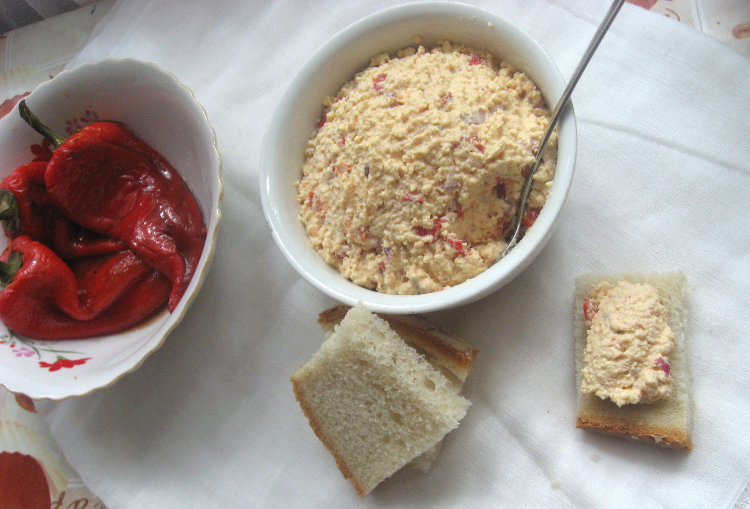 Pasta de tofu cu ardei copti