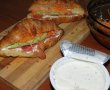 Croissant cu crema de branza, salami si salata de cruditati-3