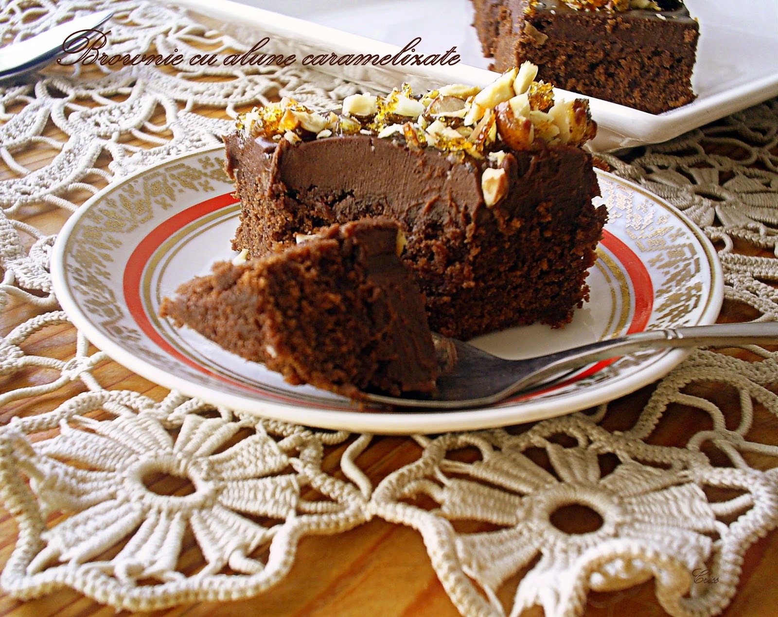 Brownie cu alune caramelizate