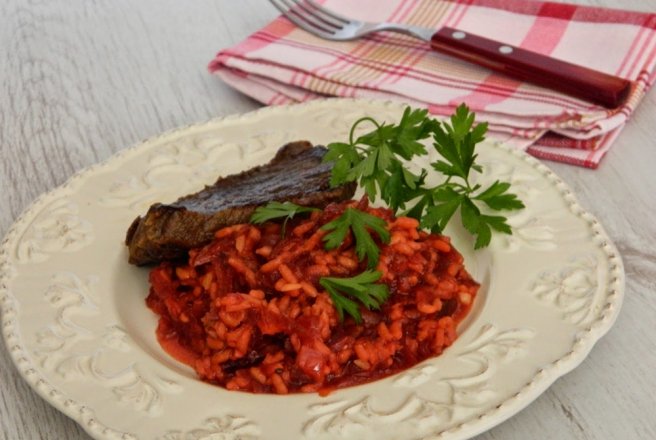 Risotto cu sfecla rosie si pulpa de vita inabusita